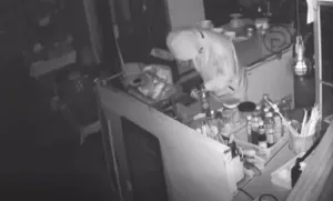 La police de Wichit arrête un suspect de 19 ans pour tentative de cambriolage d’un restaurant