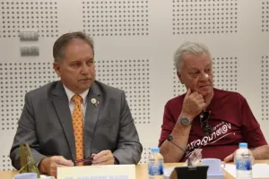 Phuket官员在宋干节事件后会面，应对游客不当行为