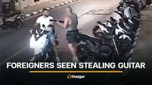 Ausländische Männer auf Überwachungskamera beim Gitarrendiebstahl in Phuket erwischt