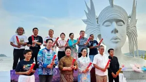 Phuket Town ‘gifted’ B6mn in Biennale sculptures