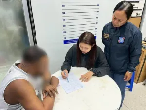 Туристическая полиция Phuket арестовала 2 африканцев с помощью ИИ в ходе кампании против просроченного пребывания