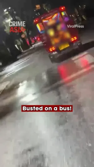 Paar wird nach obszöner, in Phuket gefilmter Bus-Szene abgeschoben