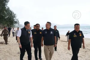 Parliamentary committee inspects Nui Beach over alleged forest reserve encroachment