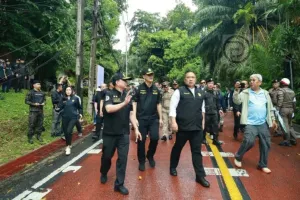 Deputy interior minister oversees Sirinat National Park land reclamation in Phuket