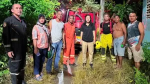 House fire in Thepkrasattri spreads to two neighbouring homes