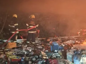 Fire guts abandoned building in Chalong