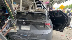 One killed after car crashes into roadside shops in Phuket