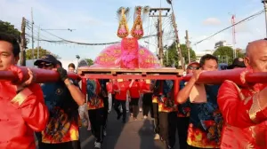 Phuket’s Por Tor Festival opens with parade in Phuket City