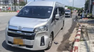 Chinese tourist injured by van outside Phuket Airport