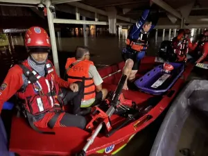 Phuket foundation redeploys flood-relief team from Bangkok to Prachin Buri