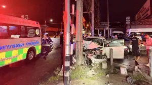Teen driver killed, two injured in Chalong power-pole crash