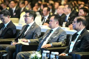 Phuket governor attends NESDC meeting as Thailand sets priorities for Plan 14