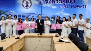 Phuket alumni association awards B50,000 in student scholarships