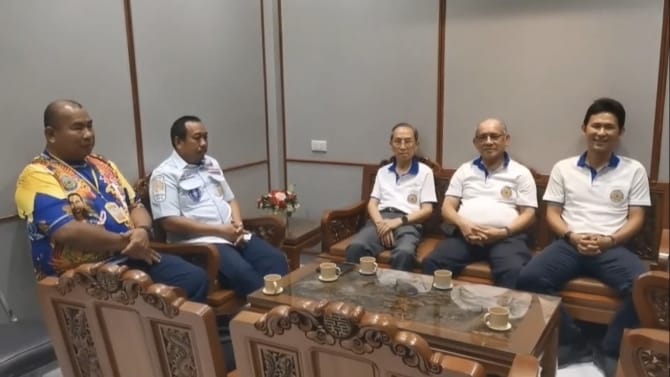 Nithikuson Tham Phuket insists they can still help the public, despite having to bear the burden of refueling 12 ambulances.