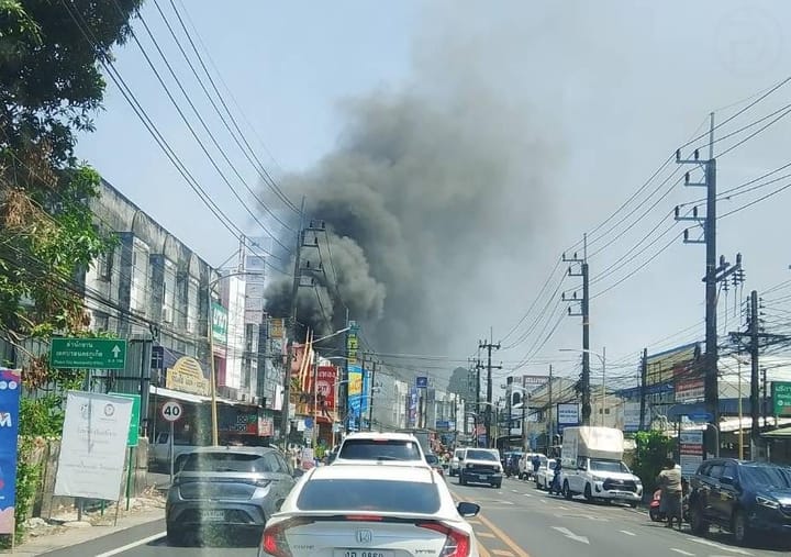 One Person Injured after Fire Breaks Out at Building Near Temple in Phuket