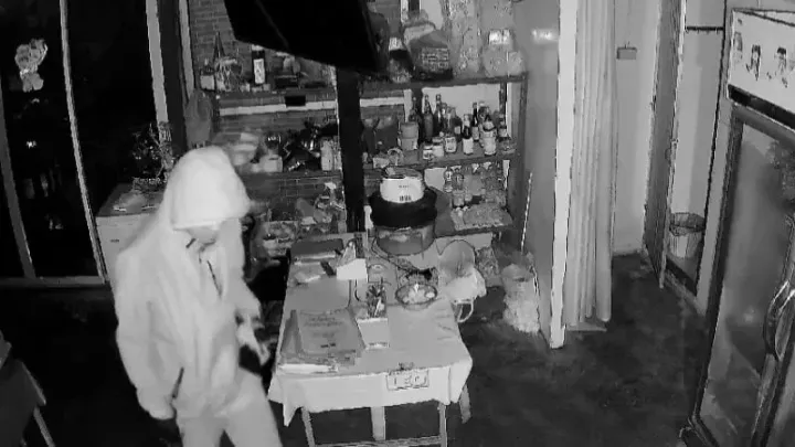 Restaurantbesitzer vertreibt Einbrecher mit Samuraischwert