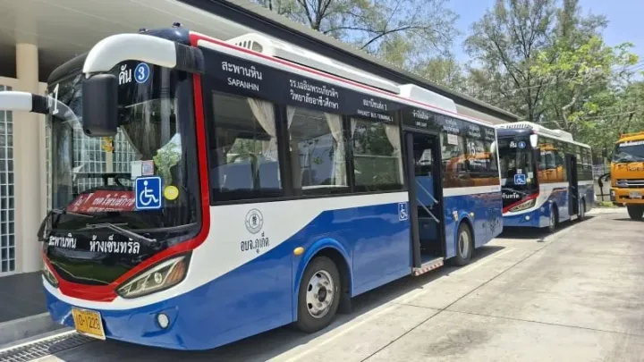 Le gouverneur encourage les bus électriques