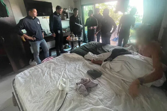 Russe in Phuket wegen Geldabhebungen an Geldautomaten im Zusammenhang mit Callcenter-Betrug festgenommen