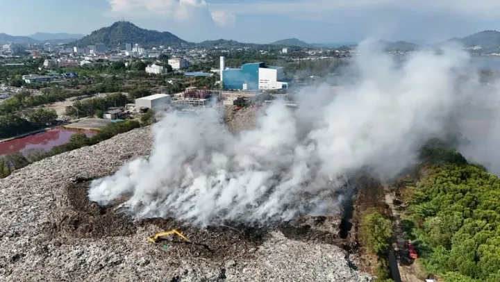 垃圾填埋场火灾引发紧急响应，普吉岛垃圾处理系统超负荷