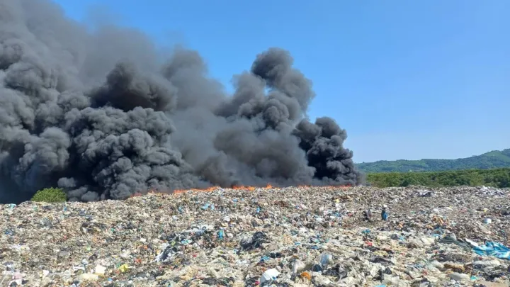 Fire at Phuket City landfill sends black smoke billowing; residents advised to wear masks
