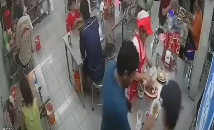 CCTV captures suspected short-change scam targeting Phuket