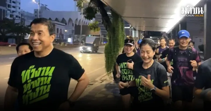 Bangkok governor runs 9 km inspection, reviews covered walkway and drainage