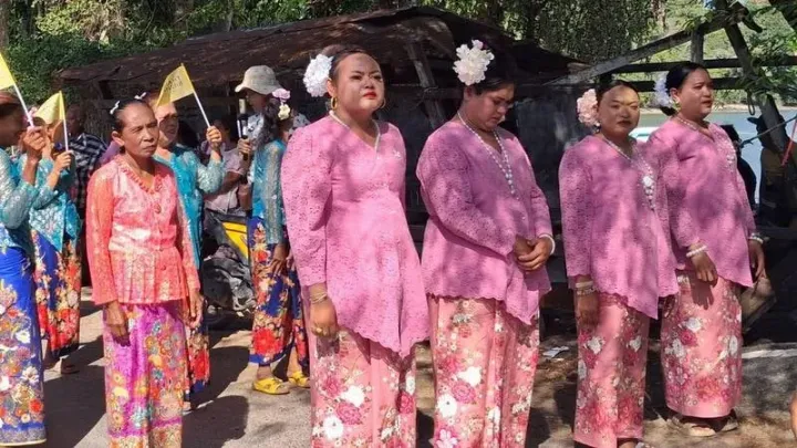 Phuket में Urak Lawoi परिवार मिलन ने sea gypsy संस्कृति को उजागर किया