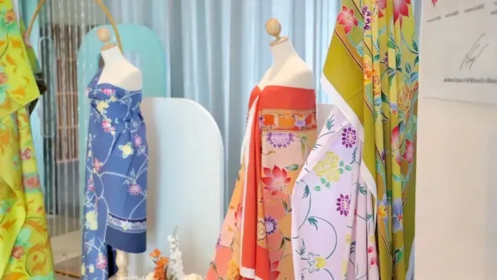 Phuket presents new royal fabric designs to 50 local recipients
