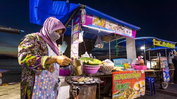 Phuket approves 9 mobile vendors under Thai Helps Thai