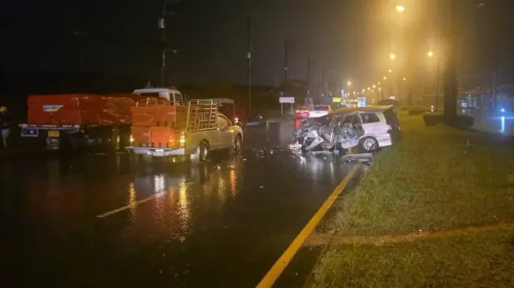 Driver dies after car crashes into parked truck in Thalang