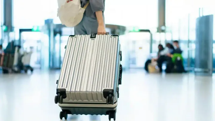 Thai police warn travelers not to carry strangers’ bags or risk 15-year jail term