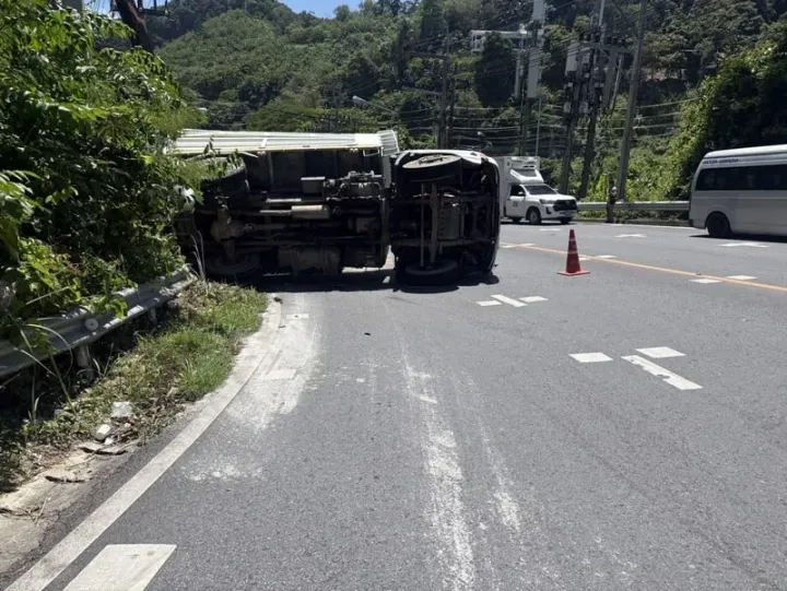Truck overturns on Patong-Karon coastal road