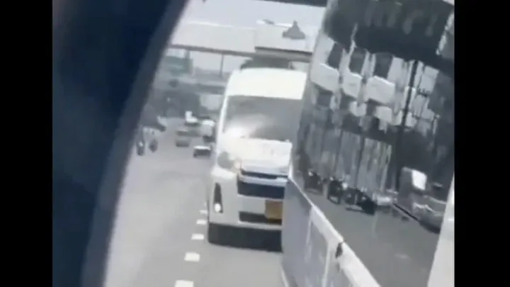 Phuket van criticised after following ambulance through red light