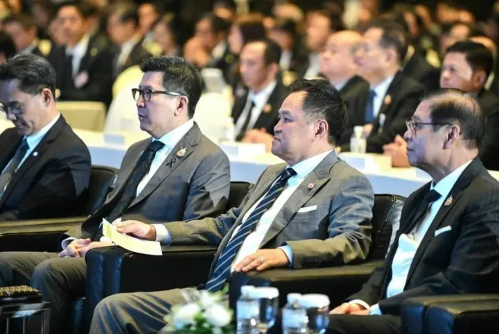 Phuket governor attends NESDC meeting as Thailand sets priorities for Plan 14