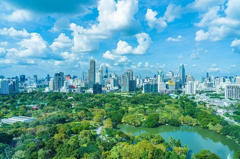 "Knight Frank" says the real estate market in 2026 will turn the risk game for luxury—Phuket leads the market