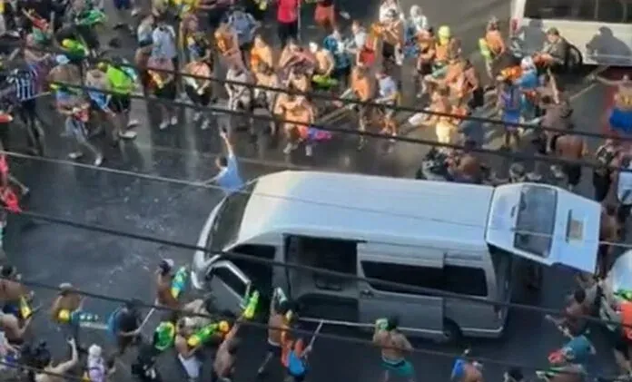 Phuket वैन ड्राइवर ने Songkran के दौरान पर्यटकों से हुई झड़प के बाद अपनी बात रखी