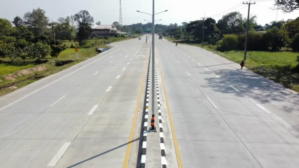 Abgeschlossen! Ausbau der Highway 215 auf 4 Spuren verbindet Roi Et-Surin, gebaut für über 2,1 Milliarden Baht zur Steigerung des Komforts