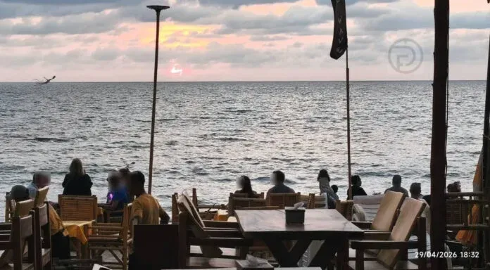 Phuket अधिकारियों ने Bang Tao Beach की अतिक्रमित 5 rai से अधिक जमीन वापस ली