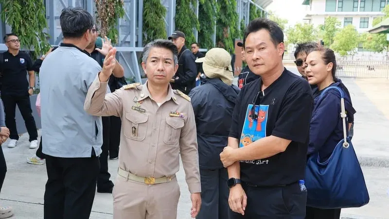 Phuket-Beamte studieren Bangkoks Systeme für streunende Tiere und Abfallmanagement