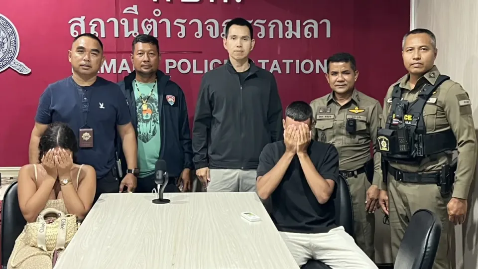 समुद्र तट पर सेक्स करने पर फ्रांसीसी जोड़े को Phuket में मुसीबत