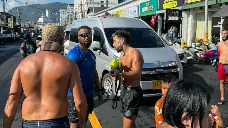 Patong में Songkran हमले के मामले में Frenchmen गिरफ्तार