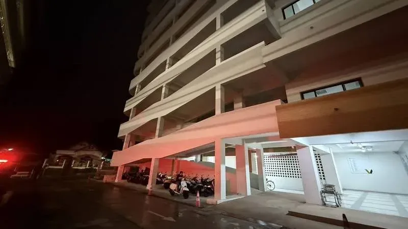 Un homme meurt après une chute d’un bâtiment du Vachira Phuket Hospital