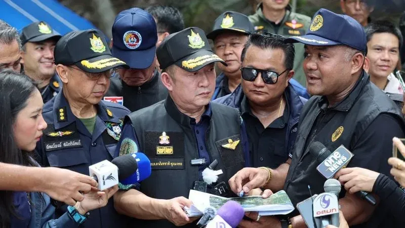 Freedom Beach encroachment suspect surrenders at Karon Police Station