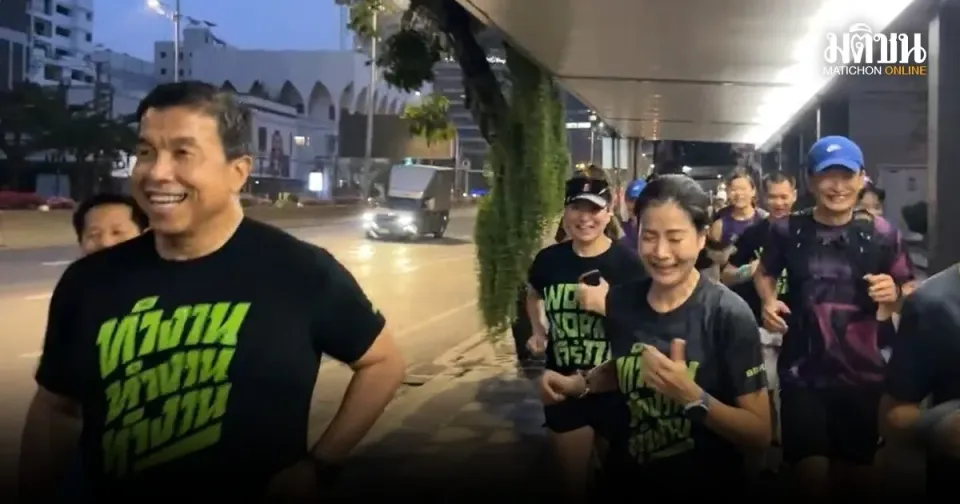 Bangkok governor runs 9 km inspection, reviews covered walkway and drainage