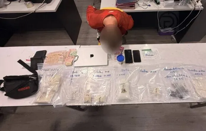 Un Russe arrêté à un poste de contrôle de Phuket avec de la drogue dans un bus en provenance de Pattaya