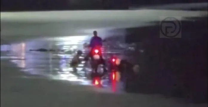 La police de Patong saisit une moto après qu’un touriste a été surpris en train de rouler sans permis