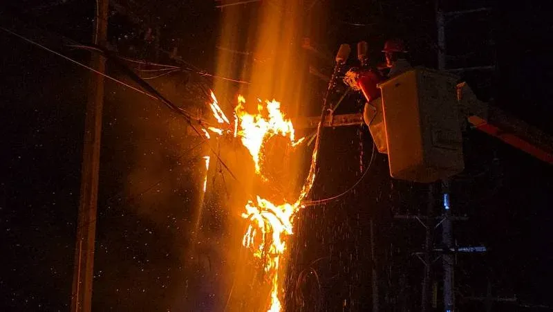 Fire on Thalang power pole controlled after sparking fears for parked cars
