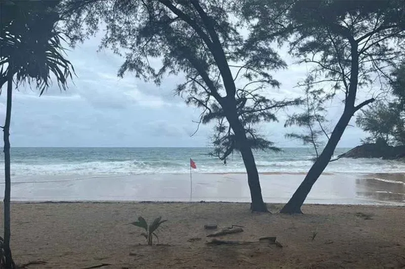 Phuket के Naithon Beach के पास लापता तैराक की तलाश जारी