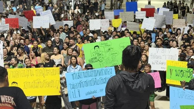 Patong nightlife operators protest alleged extortion and license delays