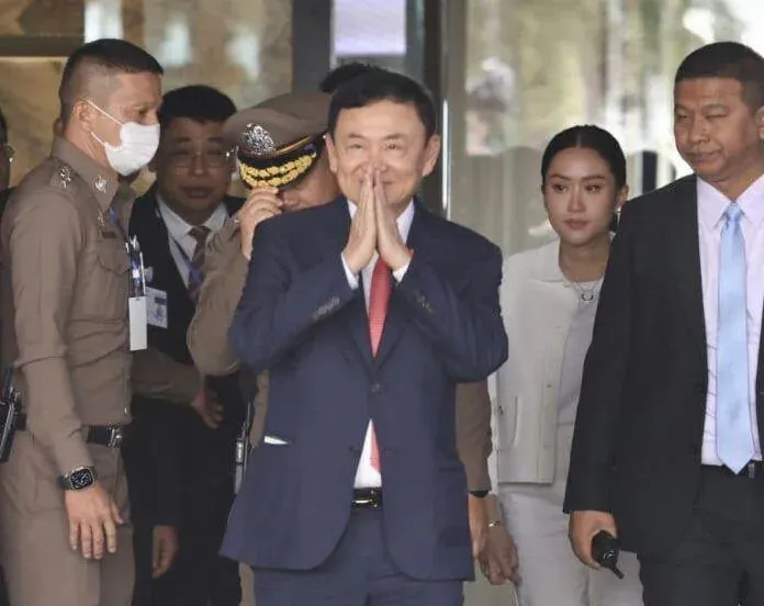 Thailand 1,000-baht एग्जिट शुल्क पर विचार कर रहा है, क्योंकि Thaksin की पैरोल को मंजूरी मिली